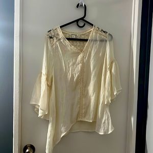 Beautiful lace white top size M